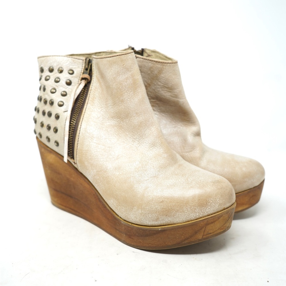 BedStu Marina Woman’s Beige Leather Zipper Studded Casual Dress Boots Size 9 B